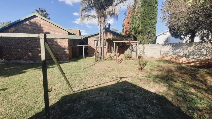 5 Bedroom Property for Sale in Ifafi North West